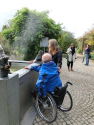 Park der Gärten, Bad Zwischenahn, Blinde, Rollstuhl, Blindenbrunnen